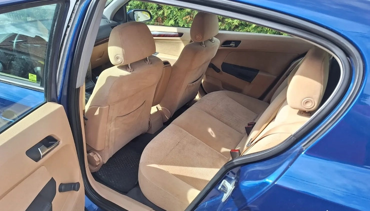 Opel Astra cena 8900 przebieg: 197000, rok produkcji 2005 z Jawor małe 407
